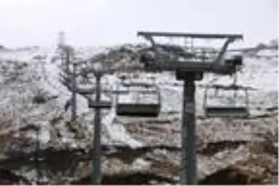 Hakkari Kayak Merkezi'ne mevsimin ilk karı düştü