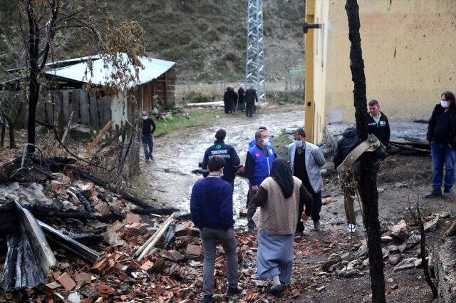 Kastamonu'da 10 evin ve caminin yandığı yangının boyutu gün ağarınca ortaya çıktı