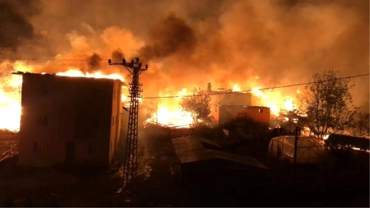 Son dakika haberleri | Kastamonu'nun Tepeharman köyünde korkutan yangın: 1  cami ve 10 ev yandı (1) - Kastamonu