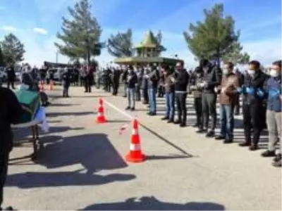 Korona virüsten vefat eden 'Ama Hafız' son yolculuğuna uğurladı Korona virüsten vefat eden 'Ama Hafız' son yolculuğuna uğurladı