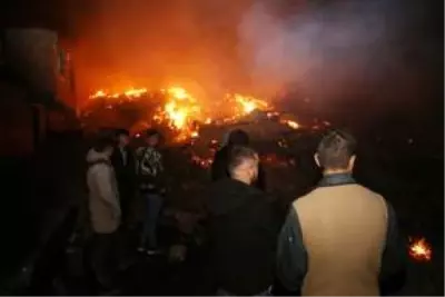 Kastamonu'da 14 haneli köyde 10 ev ve bir cami yandı: Kış vakti evsiz kaldık Kastamonu'da 14 haneli köyde 10 ev ve bir cami yandı: Kış vakti evsiz kaldık