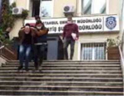 'Polisiz' deyip 350 bin liralık altın çalan dolandırıcılar 90 dakikada yakalandı 'Polisiz' deyip 350 bin liralık altın çalan dolandırıcılar 90 dakikada yakalandı