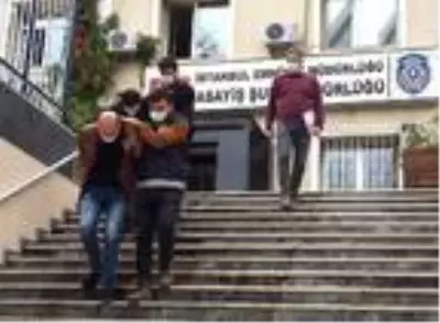 'Polisiz' deyip 350 bin liralık altın çalan dolandırıcılar 90 dakikada yakalandı 'Polisiz' deyip 350 bin liralık altın çalan dolandırıcılar 90 dakikada yakalandı