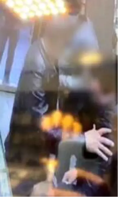 'Polisiz' deyip 350 bin liralık altın çalan dolandırıcılar 90 dakikada yakalandı 'Polisiz' deyip 350 bin liralık altın çalan dolandırıcılar 90 dakikada yakalandı