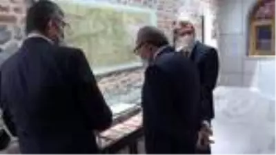 TBMM Başkanı Şentop, 'Kültür ve Sanat Hayatımızda Ebüzziya Ailesi' sergisini ziyaret etti TBMM Başkanı Şentop, 'Kültür ve Sanat Hayatımızda Ebüzziya Ailesi' sergisini ziyaret etti