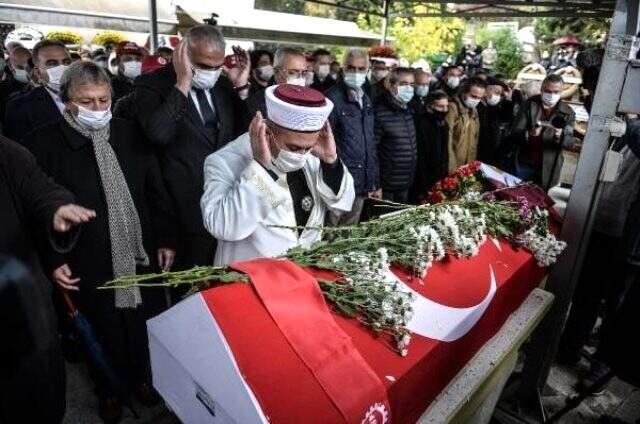 Türk müziğinin duayen ismi Timur Selçuk, son yolculuğuna uğurlandı