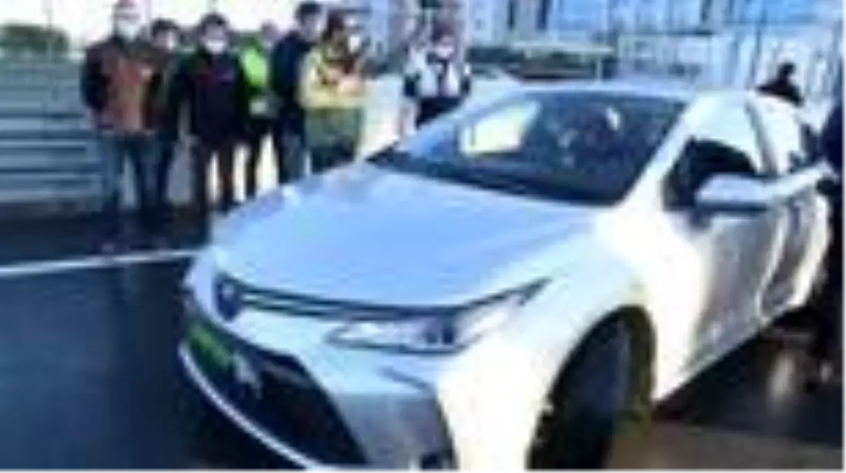 Karaismailoğlu: Mevcut pistte 5 santimetre kalınlığında taş mastik asfalt kaplamasıyla 11 bin 170 ton asfaltın kullanıldı