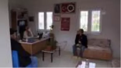 Üniversiteli genç kadın muhtarı mahalle sakinlerinin sorunlarına çözüm arıyor