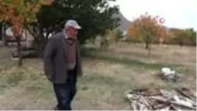 78 yaşındaki adam ıslık çalarak stres atıyor 78 yaşındaki adam ıslık çalarak stres atıyor