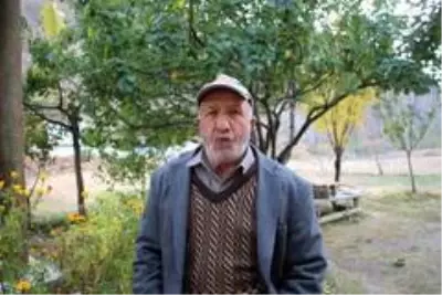 78 yaşındaki adam ıslık çalarak stres atıyor 78 yaşındaki adam ıslık çalarak stres atıyor