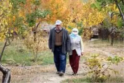78 yaşındaki adam ıslık çalarak stres atıyor 78 yaşındaki adam ıslık çalarak stres atıyor
