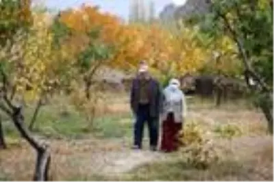 78 yaşındaki adam ıslık çalarak stres atıyor 78 yaşındaki adam ıslık çalarak stres atıyor