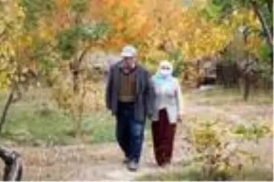 78 yaşındaki adam ıslık çalarak stres atıyor 78 yaşındaki adam ıslık çalarak stres atıyor