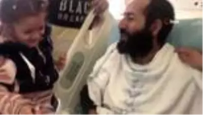 Açlık grevindeki Filistinli esir 103 gün sonra ilk çorbasını kızının elinden içti Açlık grevindeki Filistinli esir 103 gün sonra ilk çorbasını kızının elinden içti