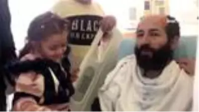 Açlık grevindeki Filistinli esir 103 gün sonra ilk çorbasını kızının elinden içti Açlık grevindeki Filistinli esir 103 gün sonra ilk çorbasını kızının elinden içti