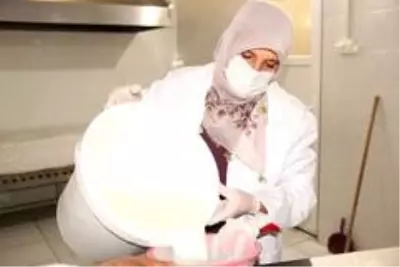 Afyon kaymağının lezzetinin ve beyaz renginin sırrı ortaya çıktı Afyon kaymağının lezzetinin ve beyaz renginin sırrı ortaya çıktı