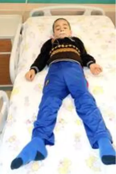 Balkondan düşüp görme yetisini kaybeden Mohammed, hayata tutundu Balkondan düşüp görme yetisini kaybeden Mohammed, hayata tutundu