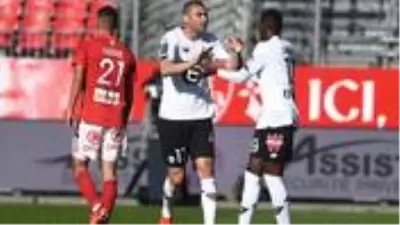Burak Yılmaz'ın 2 golü yetmedi, Lille Brest'e deplasmanda mağlup oldu Burak Yılmaz'ın 2 golü yetmedi, Lille Brest'e deplasmanda mağlup oldu