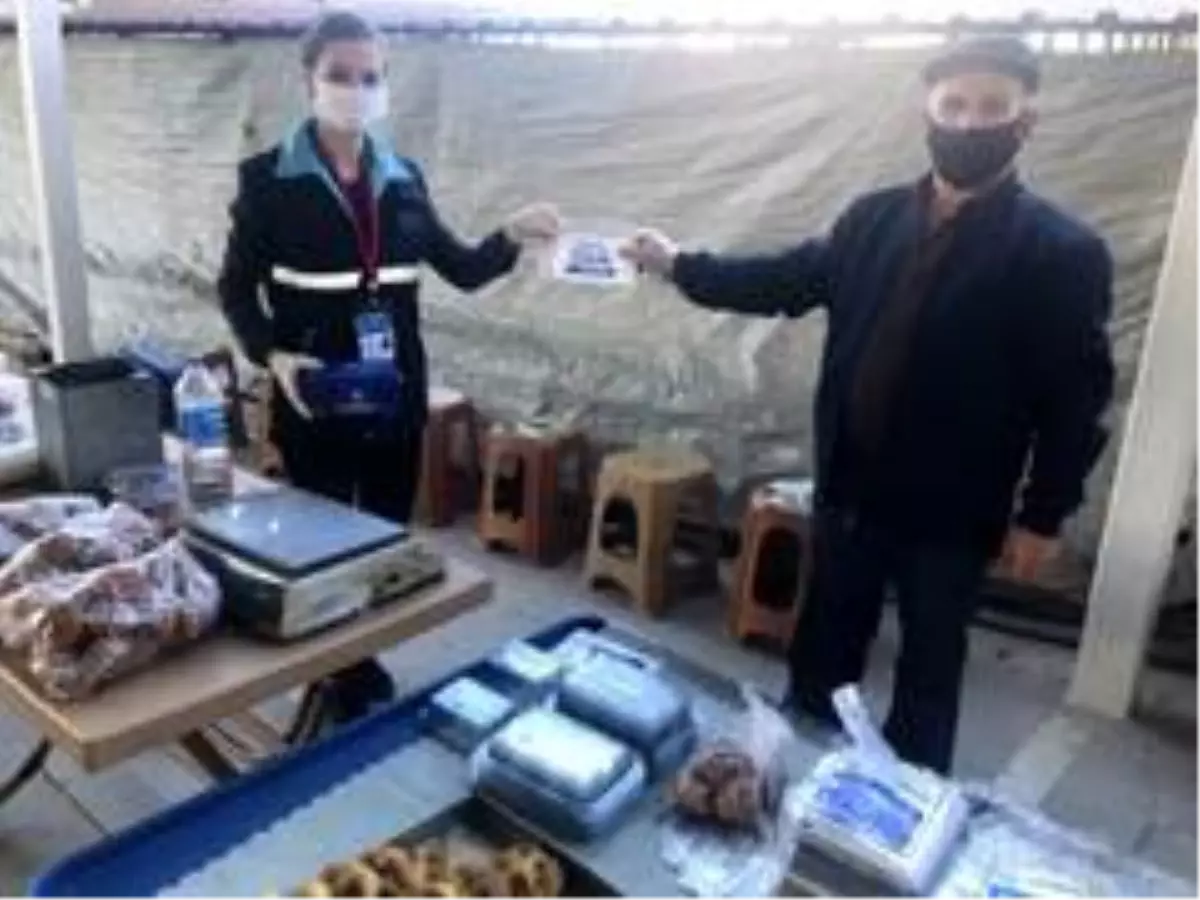 Büyükşehir Belediyesi maske dağıtımına devam ediyor