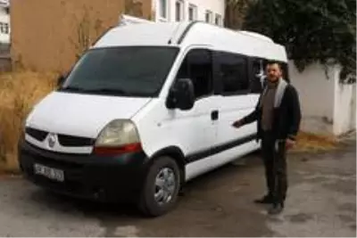 Dışarıdan bakıldığında minibüs gibi gözükse de içi bambaşka Dışarıdan bakıldığında minibüs gibi gözükse de içi bambaşka
