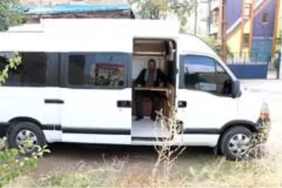 Dışarıdan bakıldığında minibüs gibi gözükse de içi bambaşka Dışarıdan bakıldığında minibüs gibi gözükse de içi bambaşka