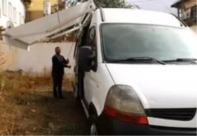 Dışarıdan bakıldığında minibüs gibi gözükse de içi bambaşka Dışarıdan bakıldığında minibüs gibi gözükse de içi bambaşka