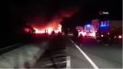 Feci kazada tır alev alev yandı Feci kazada tır alev alev yandı