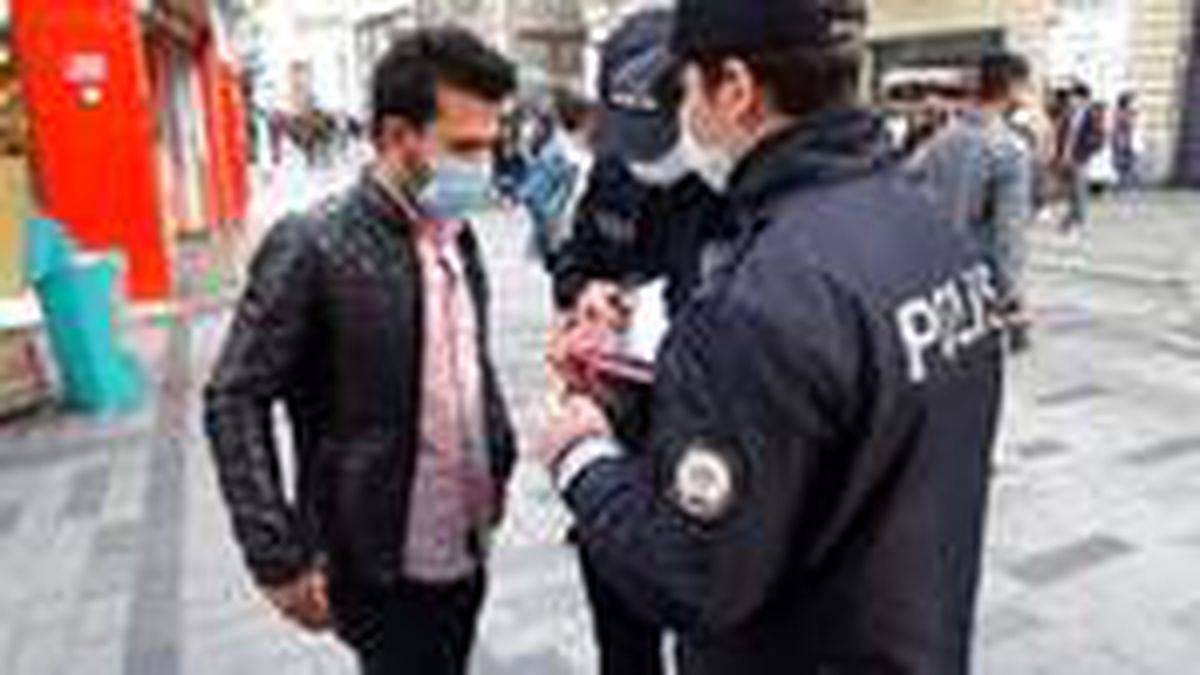 Maske takmayan genç; ekiplere yakalanınca polis ağabeyini aradı, ceza yemekten kurtulamadı