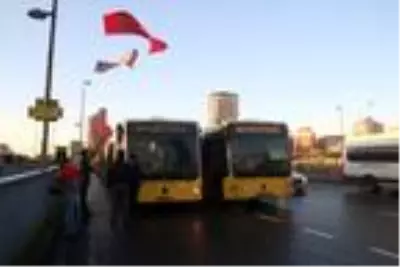 42. İstanbul Maratonu için 15 Temmuz Şehitler Köprüsü trafiğe kapatıldı! Metrobüs seferleri FSM'den yapılacak 42. İstanbul Maratonu için 15 Temmuz Şehitler Köprüsü trafiğe kapatıldı! Metrobüs seferleri FSM'den yapılacak
