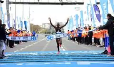 N Kolay 42. İstanbul Maratonu'nun ödül töreni gerçekleştirildi N Kolay 42. İstanbul Maratonu'nun ödül töreni gerçekleştirildi