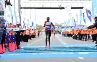 N Kolay 42. İstanbul Maratonu'nun ödül töreni gerçekleştirildi N Kolay 42. İstanbul Maratonu'nun ödül töreni gerçekleştirildi