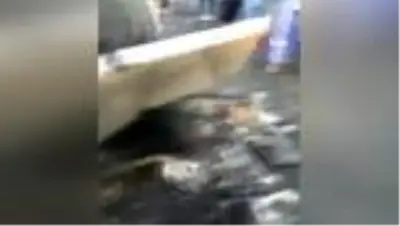 - Nijerya'da yakıt yüklü tanker patladı: 2 kişi öldü, 29 araç yandı - Nijerya'da yakıt yüklü tanker patladı: 2 kişi öldü, 29 araç yandı