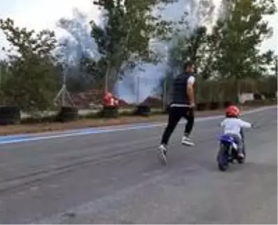 Sofuoğlu'nun 1 buçuk yaşındaki oğlunun motosiklet kullandığı video beğeni kazandı
