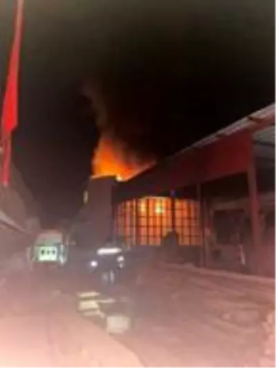 Tekne yapım atölyesinde yangın: 1 ölü Tekne yapım atölyesinde yangın: 1 ölü