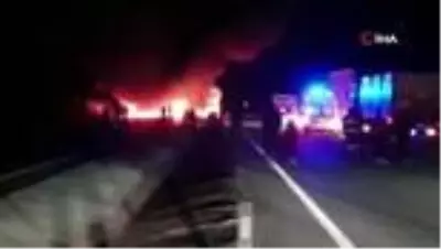 Tır alev alev yandı Tır alev alev yandı