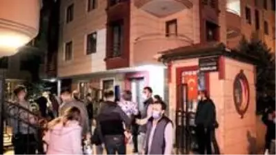 Alt yapı çalışmasında doğalgaz hattı çatlayınca 80 daire sokağa döküldü Alt yapı çalışmasında doğalgaz hattı çatlayınca 80 daire sokağa döküldü