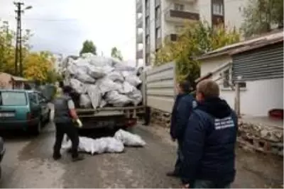 Sivas Belediyesinden 2 bin 300 aileye yakacak yardımı Sivas Belediyesinden 2 bin 300 aileye yakacak yardımı