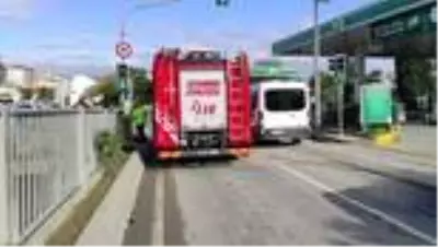 Bağcılar'da dereye yuvarlanan otomobilin sürücüsü yaralandı Bağcılar'da dereye yuvarlanan otomobilin sürücüsü yaralandı