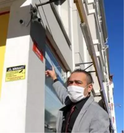 Binlerce lira harcadı, mahallesinin asayişini kendi sağladı Binlerce lira harcadı, mahallesinin asayişini kendi sağladı