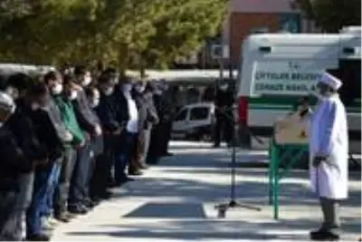Hastanede yaşamını yitiren depremzede son yolculuğuna uğurlandı - ESKİŞEHİR Hastanede yaşamını yitiren depremzede son yolculuğuna uğurlandı - ESKİŞEHİR