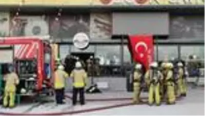 Esenler'de poligonda çıkan yangın söndürüldü Esenler'de poligonda çıkan yangın söndürüldü