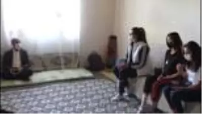 Esra öğretmen fedakarlığıyla ilçedeki gençlerin kaderini değiştirdi Esra öğretmen fedakarlığıyla ilçedeki gençlerin kaderini değiştirdi