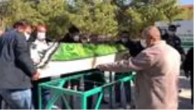 Hastanede yaşamını yitiren depremzede son yolculuğuna uğurlandı - ESKİŞEHİR Hastanede yaşamını yitiren depremzede son yolculuğuna uğurlandı - ESKİŞEHİR