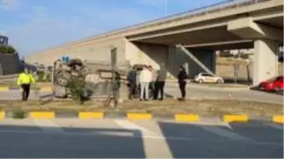 Kamyonetle çarpışıp devrildi Kamyonetle çarpışıp devrildi