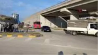 Kamyonetle çarpışıp devrildi Kamyonetle çarpışıp devrildi