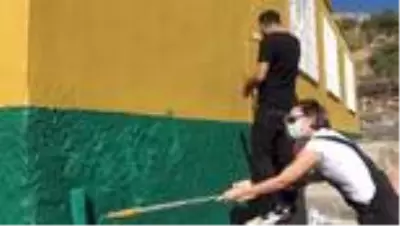 Son dakika! Kovid-19 ile mücadele eden doktorlar köy okullarının da çehresini değiştiriyor Son dakika! Kovid-19 ile mücadele eden doktorlar köy okullarının da çehresini değiştiriyor