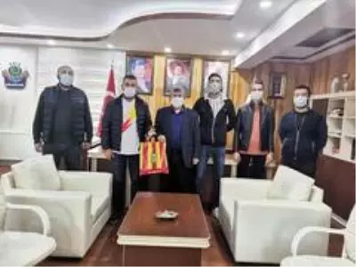 Malatyaspor Derebeyleri Taraftarlar Derneği'nden teşekkür ziyaretleri Malatyaspor Derebeyleri Taraftarlar Derneği'nden teşekkür ziyaretleri