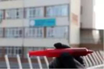 Mert'in şırınga kapağıyla ölümünde 2 kişiye dava Mert'in şırınga kapağıyla ölümünde 2 kişiye dava