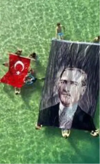 Milli sporcu Birgül Erken ve öğrencileri, 'Mavi Vatan'da Ata'yı andı Milli sporcu Birgül Erken ve öğrencileri, 'Mavi Vatan'da Ata'yı andı