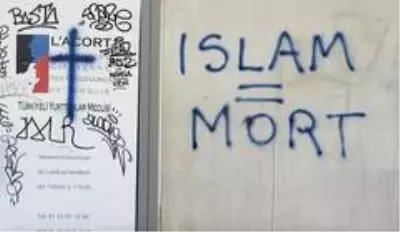 Fransa'da İslam düşmanlığı devam ediyor! Türk derneğine çirkin saldırı Fransa'da İslam düşmanlığı devam ediyor! Türk derneğine çirkin saldırı